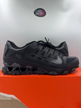 Nike Reax 8 TR Mesh Triple Black BRAND NEW Size 10 Women